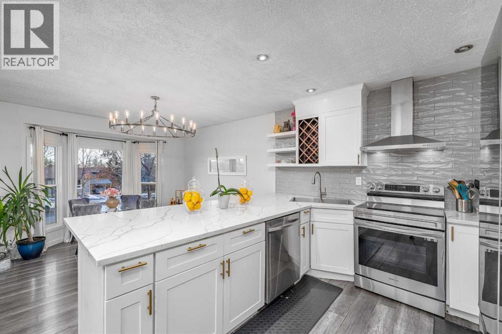 Single Family House 4 Level for Sale in  Berkley Drive NW Beddington Heights Calgary 