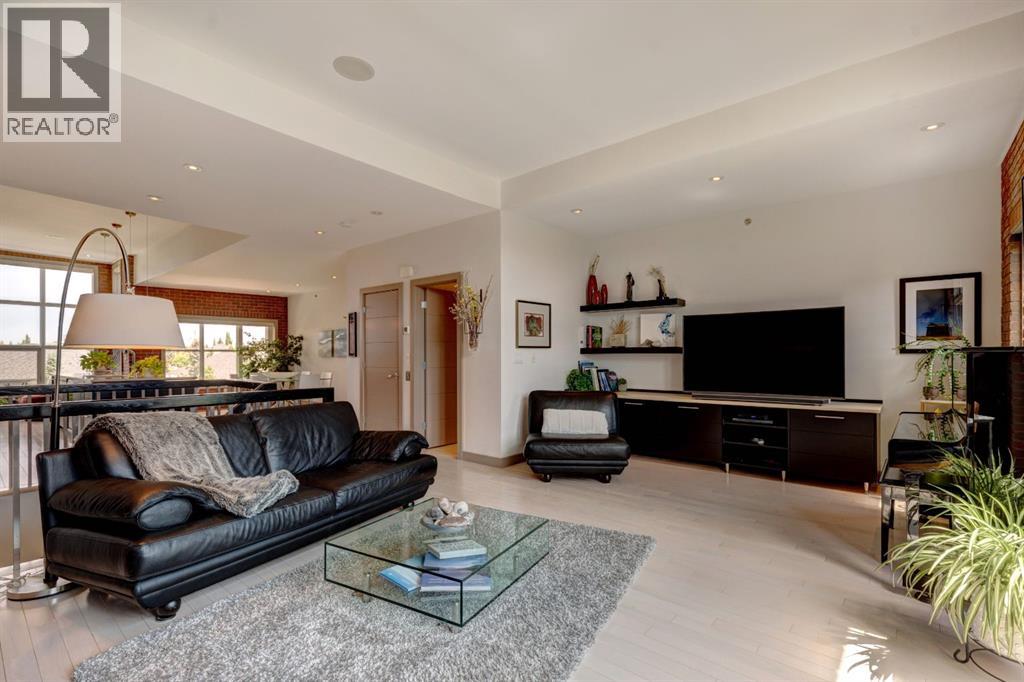 Single Family House for Sale in  Aspen Meadows Hill SW Aspen Woods Calgary 