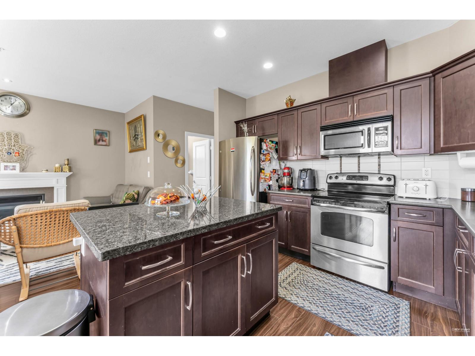 6940 208A STREET, Langley