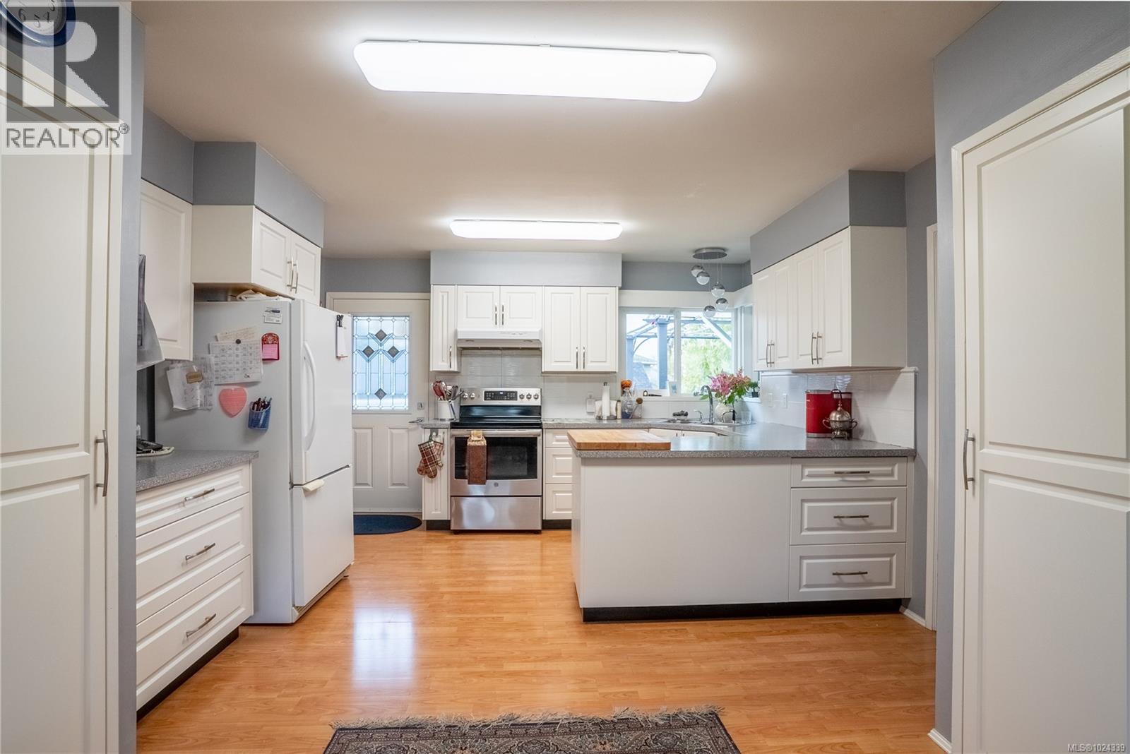 6327 Lansdowne Pl, Duncan