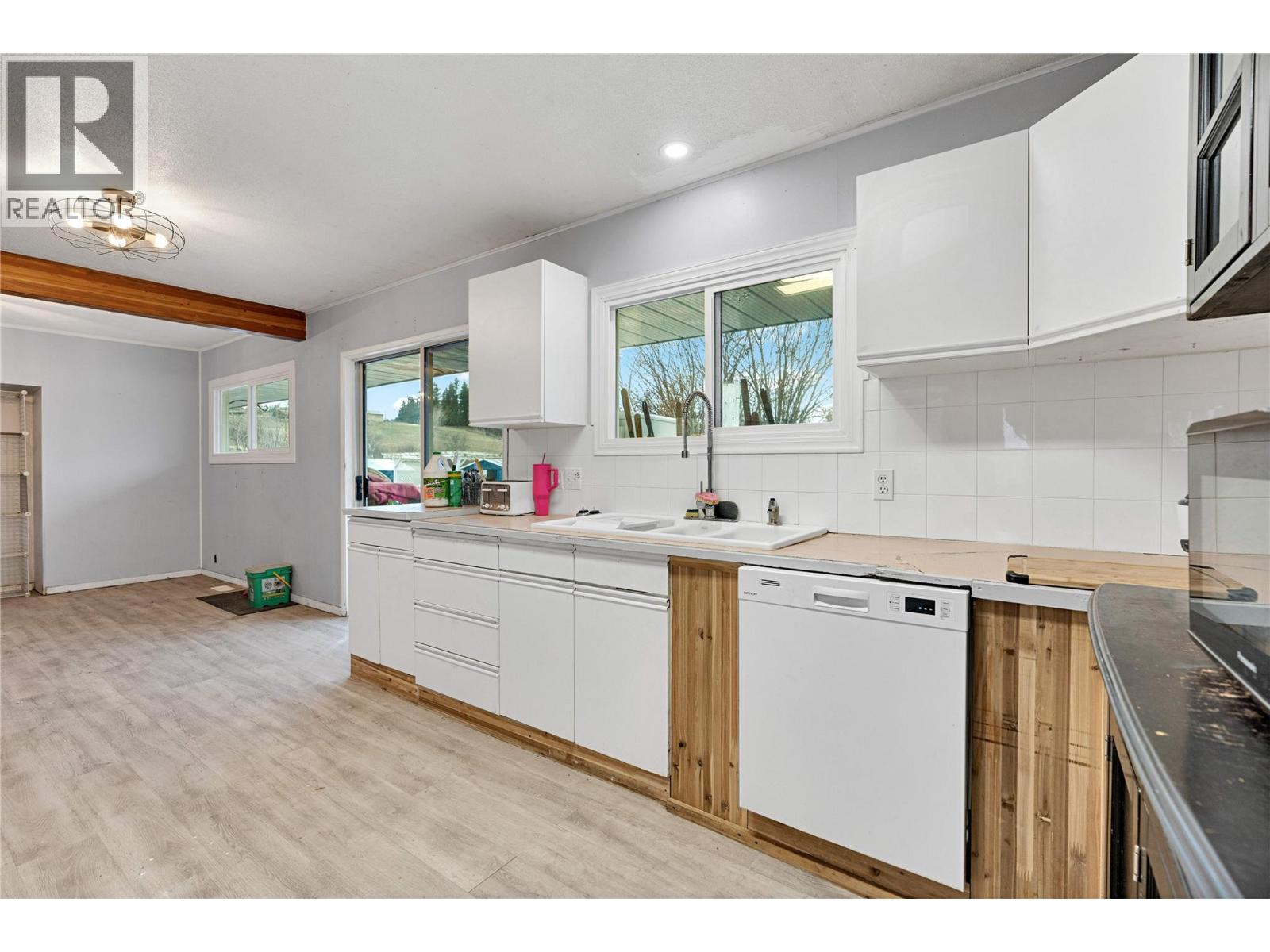 4010 Dodds Road, Armstrong