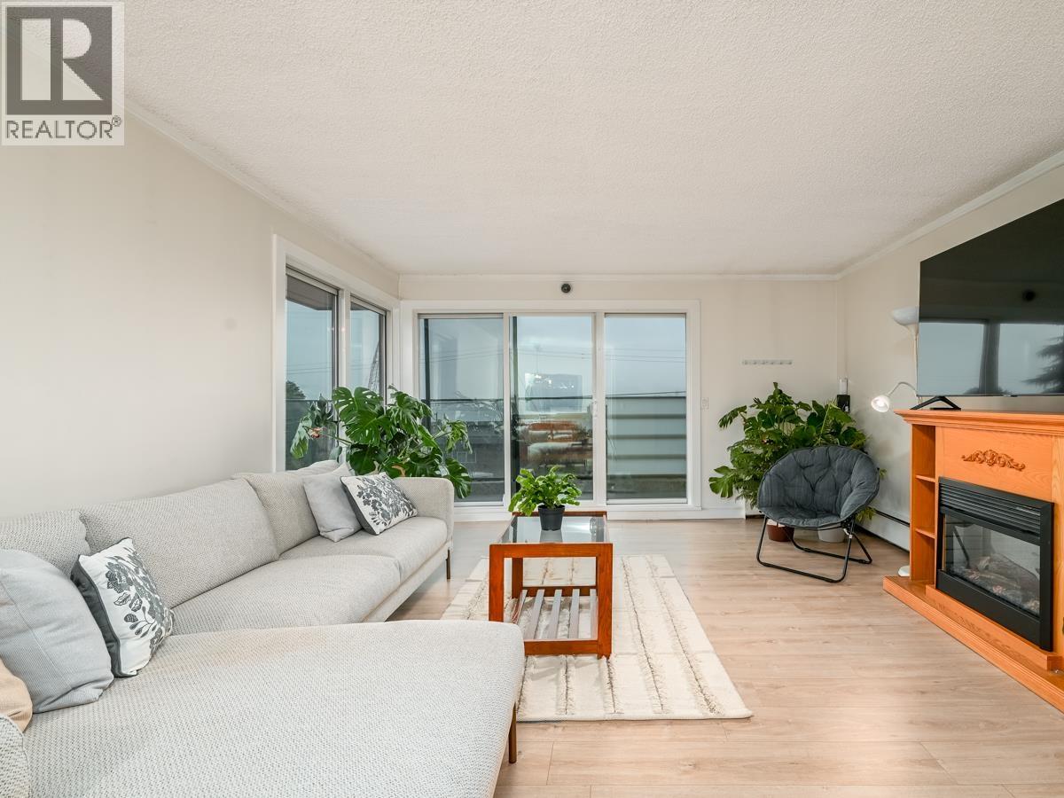 201 2336 WALL Street - photo 2