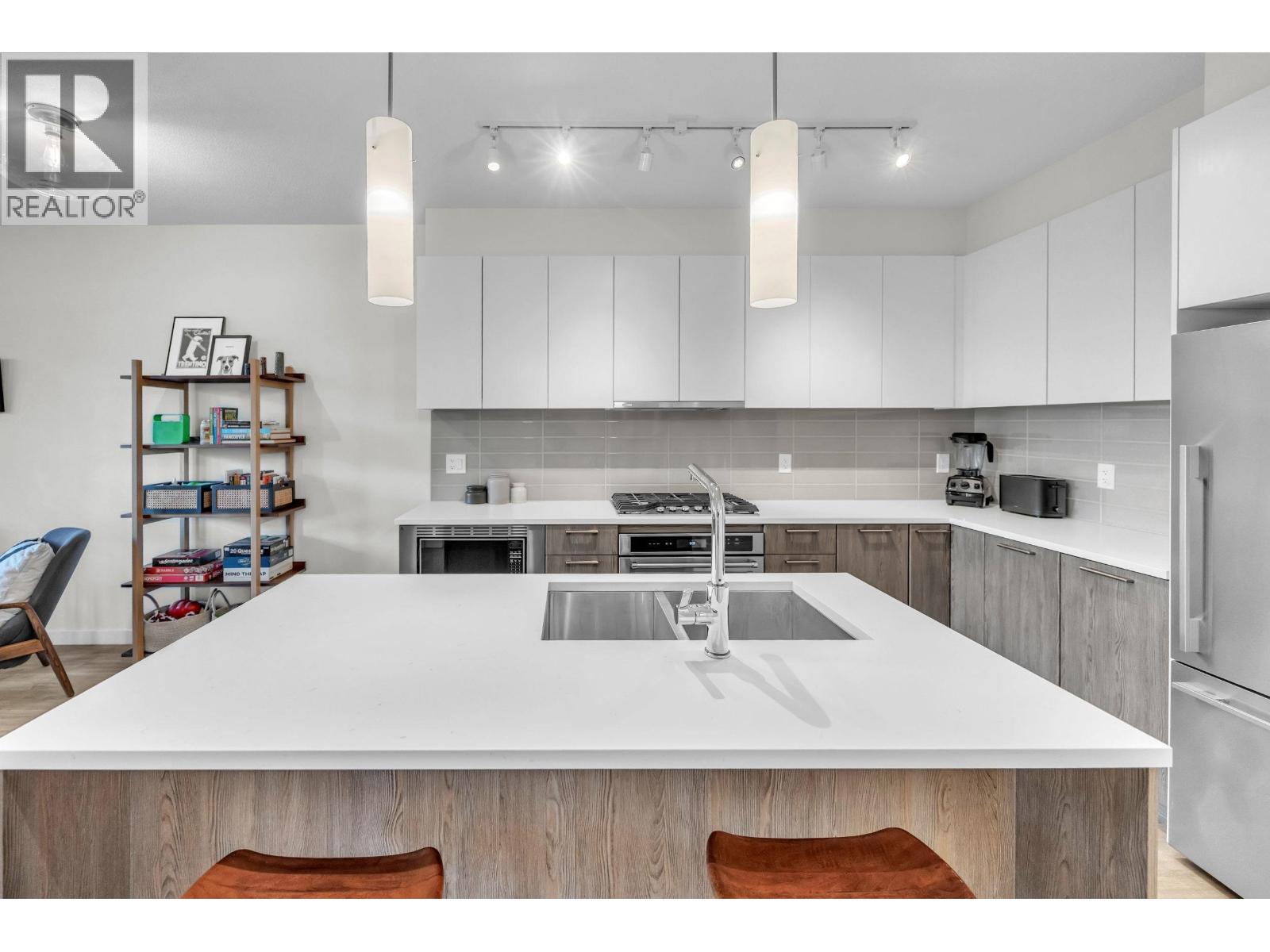 108 615 E 3RD STREET, North Vancouver