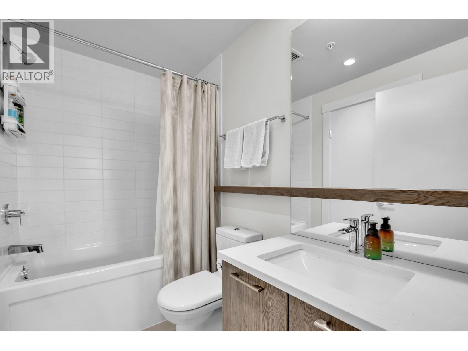 108 615 E 3RD STREET, North Vancouver