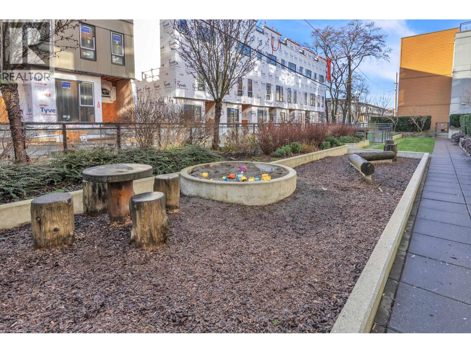 108 615 E 3RD STREET, North Vancouver