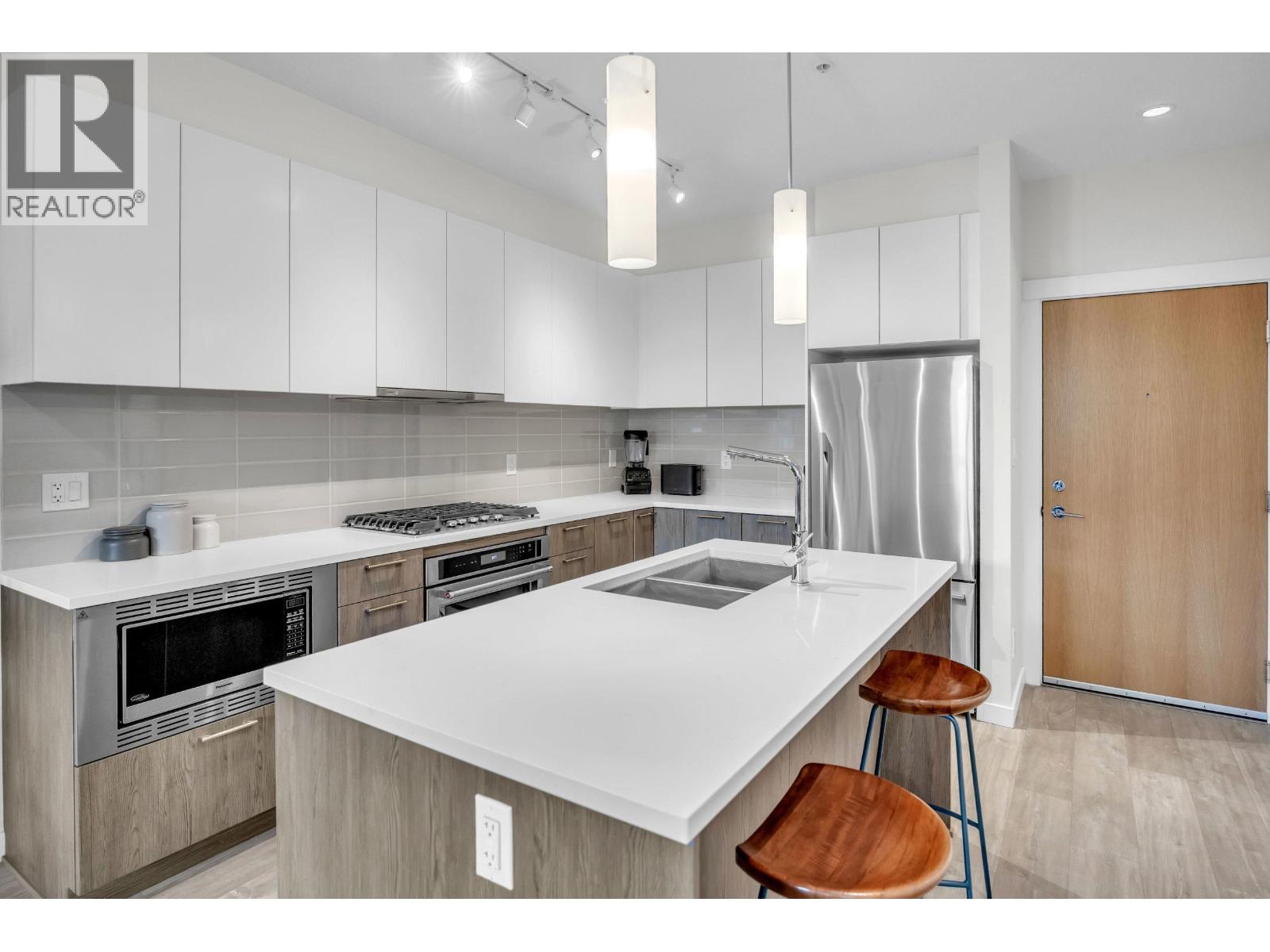 108 615 E 3RD STREET, North Vancouver