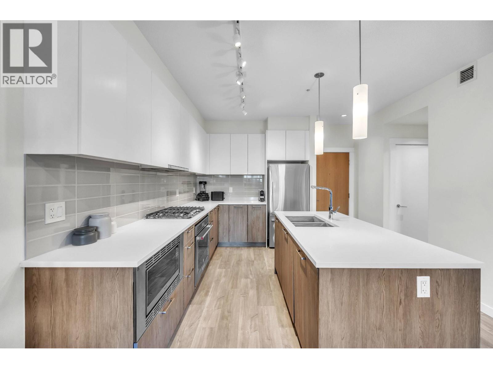 108 615 E 3RD STREET, North Vancouver