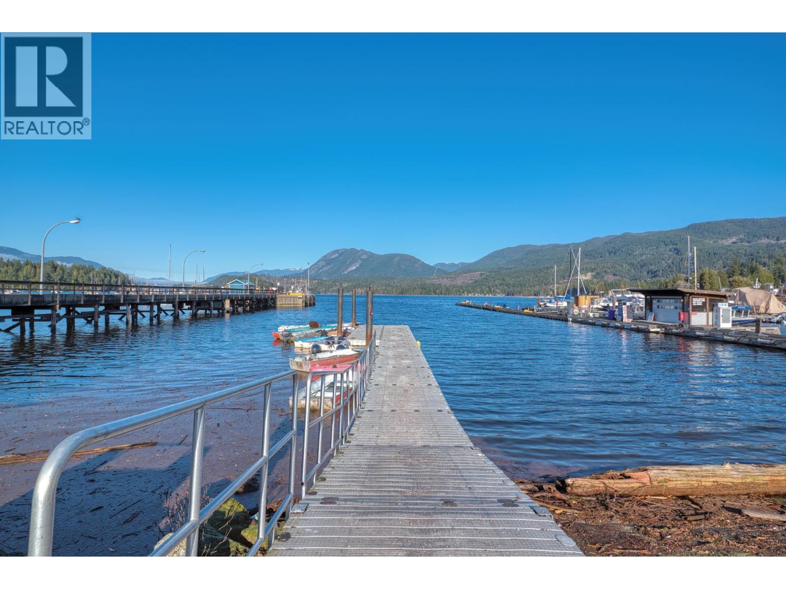 5693 PORPOISE BAY ROAD, Sechelt