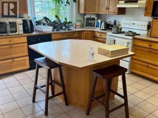 5693 PORPOISE BAY ROAD, Sechelt