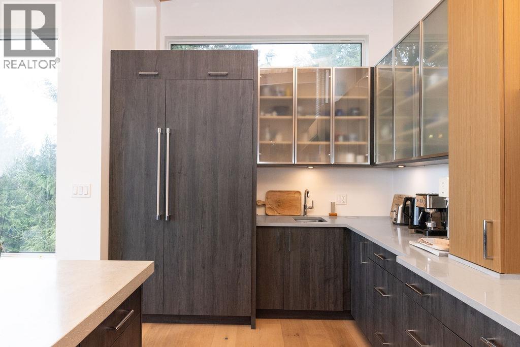 1572 MOUNTAIN ROAD, Gibsons