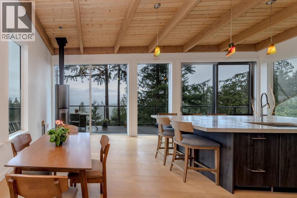 1572 MOUNTAIN ROAD, Gibsons