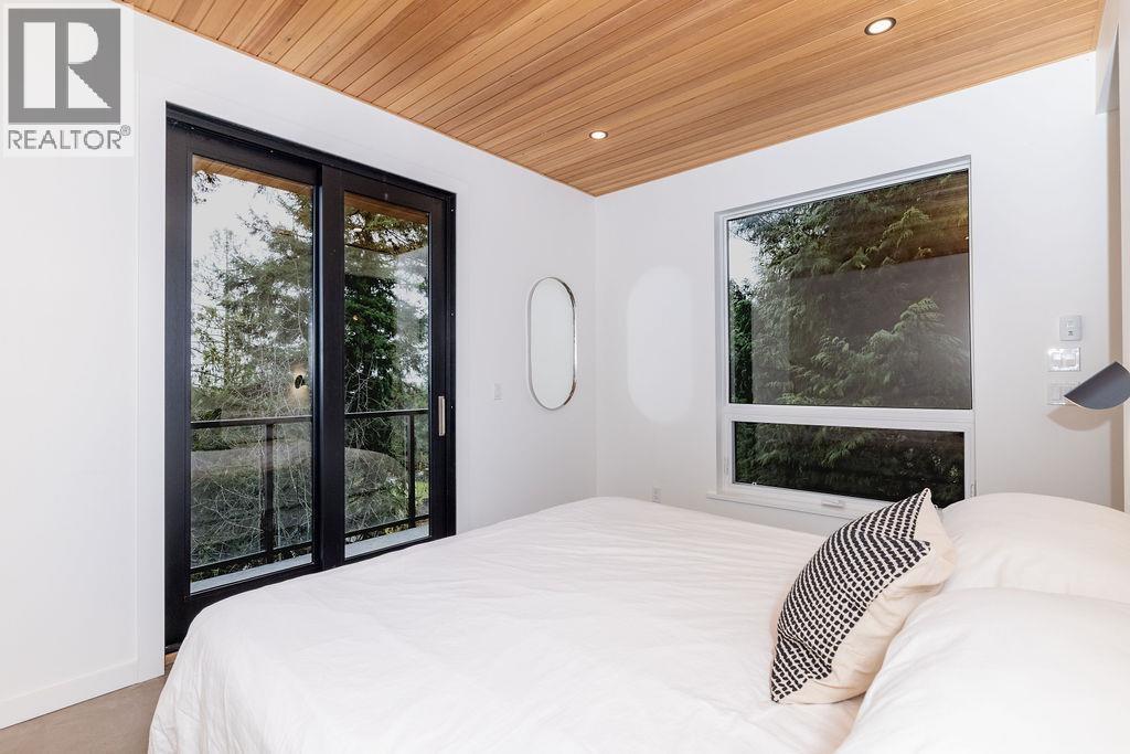 1572 MOUNTAIN ROAD, Gibsons