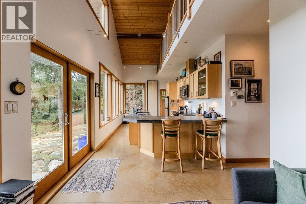 1572 MOUNTAIN ROAD, Gibsons