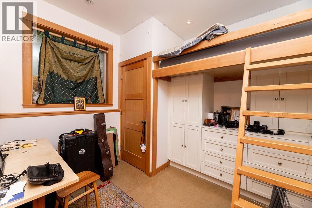 1572 MOUNTAIN ROAD, Gibsons