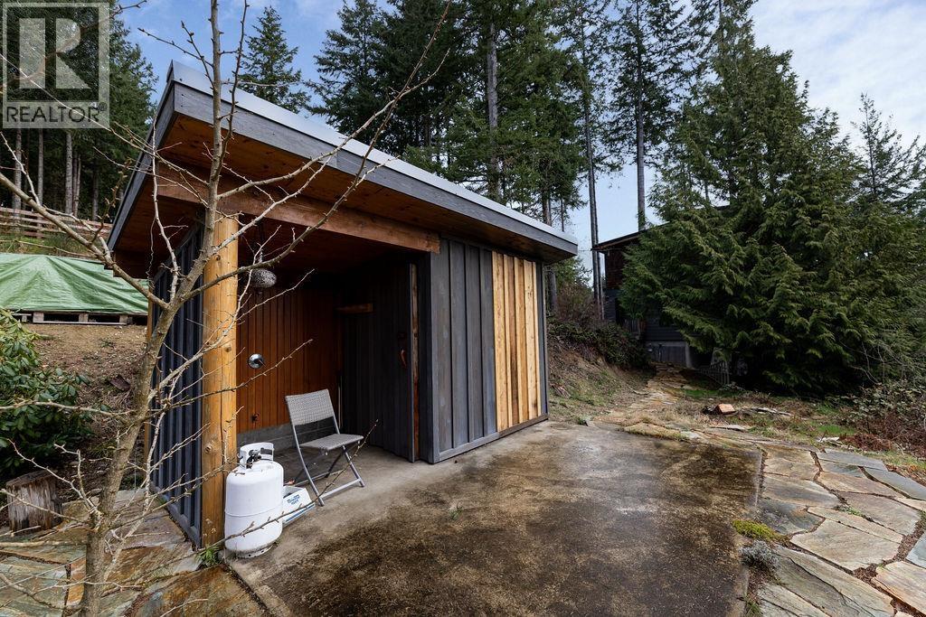 1572 MOUNTAIN ROAD, Gibsons