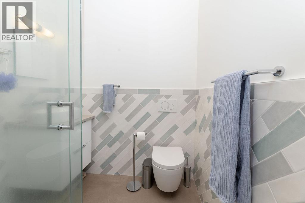 1572 MOUNTAIN ROAD, Gibsons