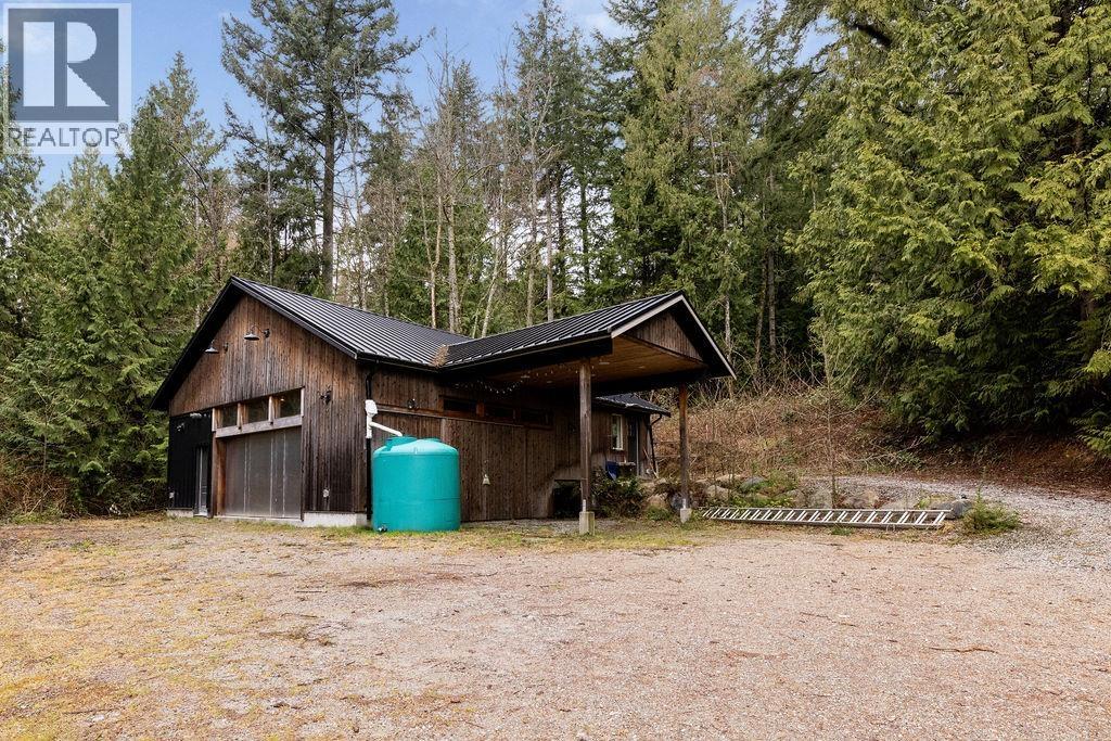 1572 MOUNTAIN ROAD, Gibsons