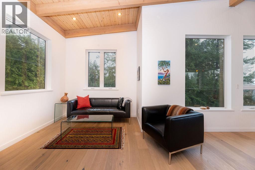 1572 MOUNTAIN ROAD, Gibsons