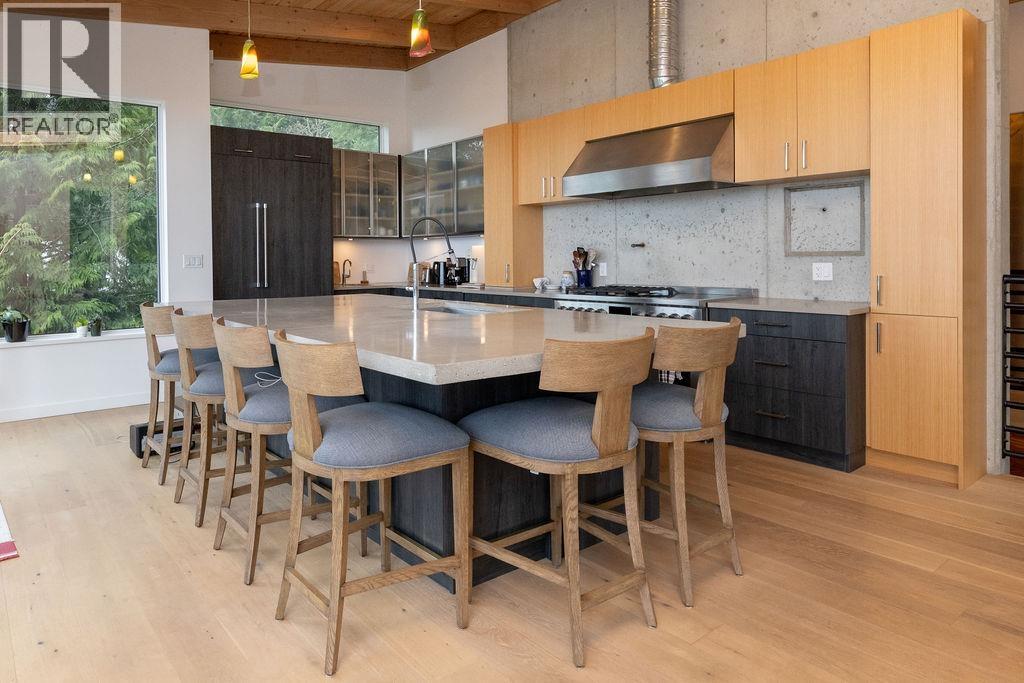 1572 MOUNTAIN ROAD, Gibsons