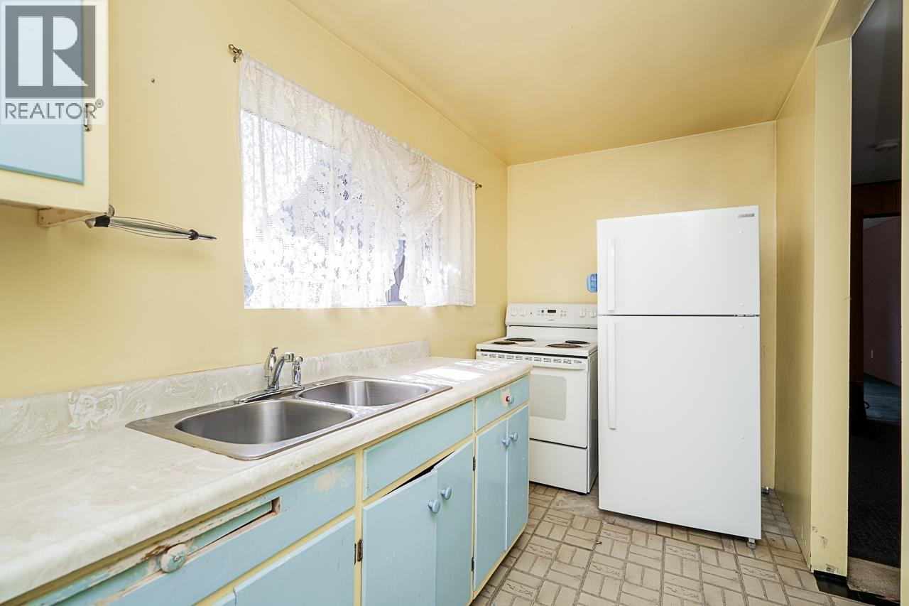 2212 OLD DOLLARTON ROAD, North Vancouver