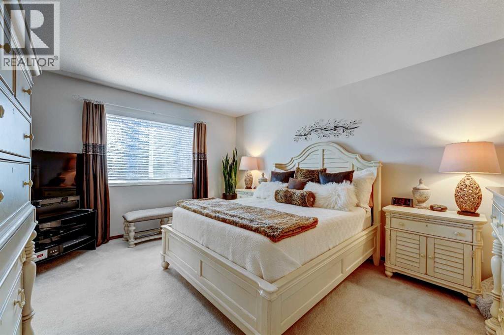 Single Family House Bungalow for Sale in  Sierra Morena Boulevard SW Signal Hill Calgary 