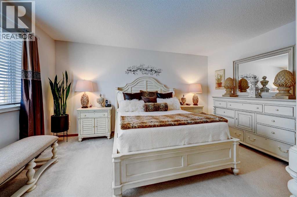 Single Family House Bungalow for Sale in  Sierra Morena Boulevard SW Signal Hill Calgary 