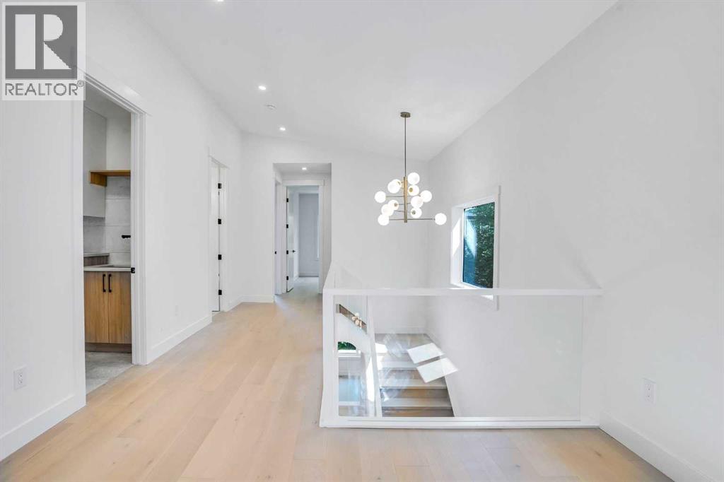 Single Family House for Sale in   Avenue Winston Heights/Mountview Calgary 