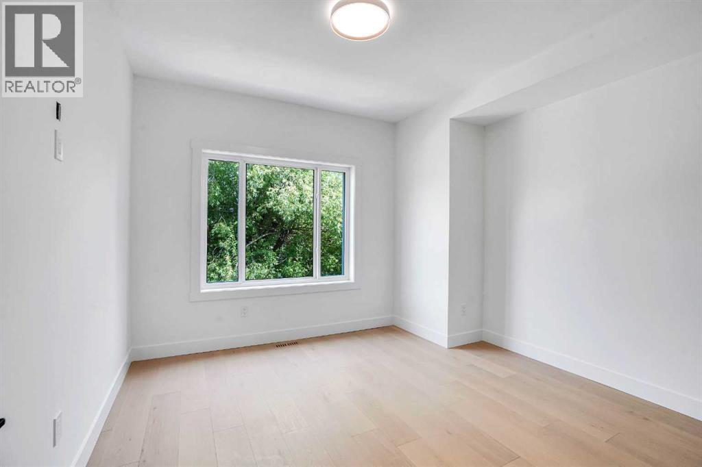 Single Family House for Sale in   Avenue Winston Heights/Mountview Calgary 