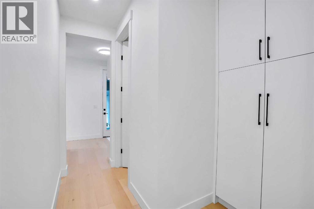 Single Family House for Sale in   Avenue Winston Heights/Mountview Calgary 