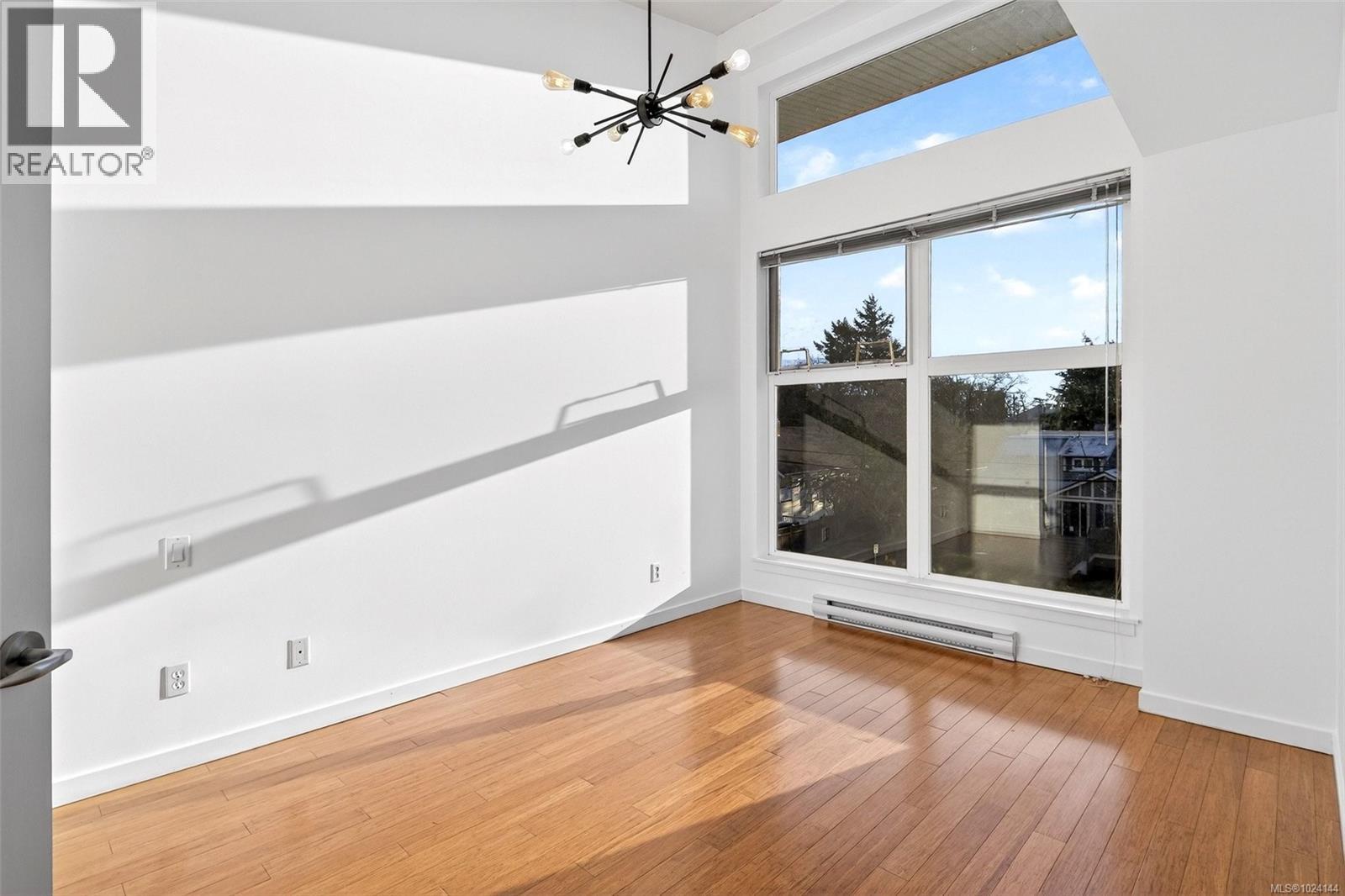 502 2940 Harriet Road, Saanich