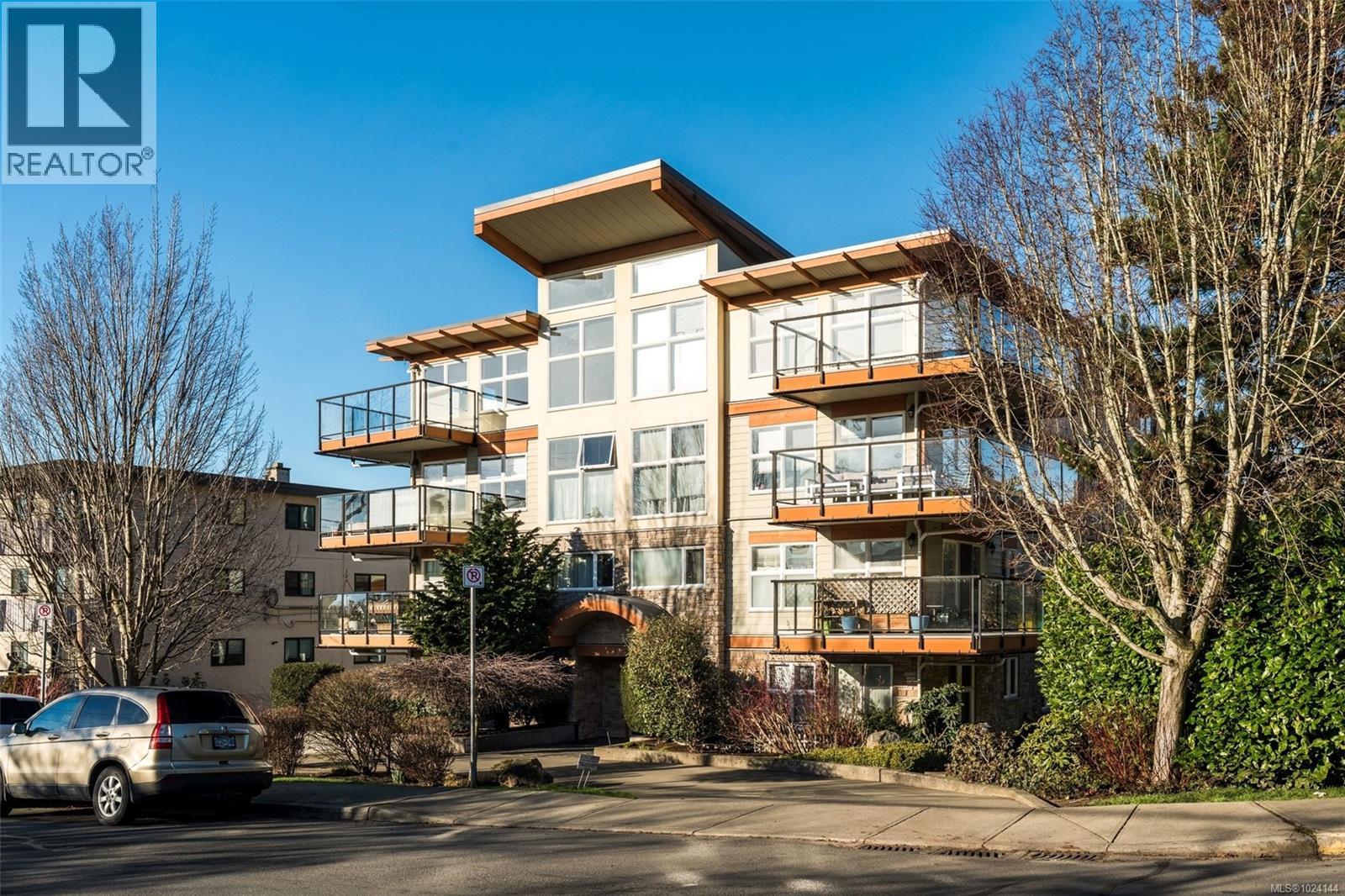 502 2940 Harriet Road, Saanich