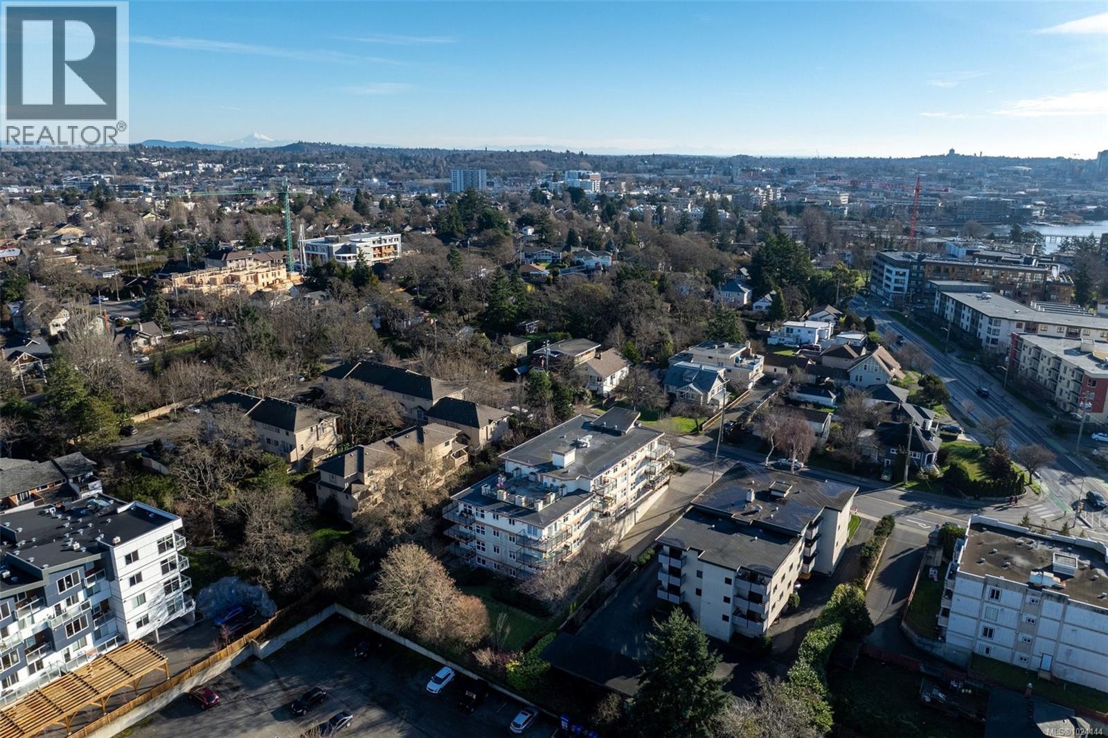 502 2940 Harriet Road, Saanich