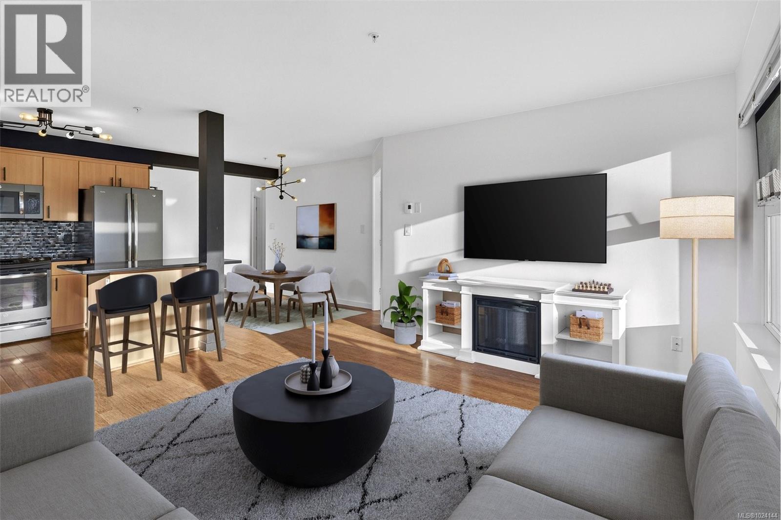 502 2940 Harriet Road, Saanich