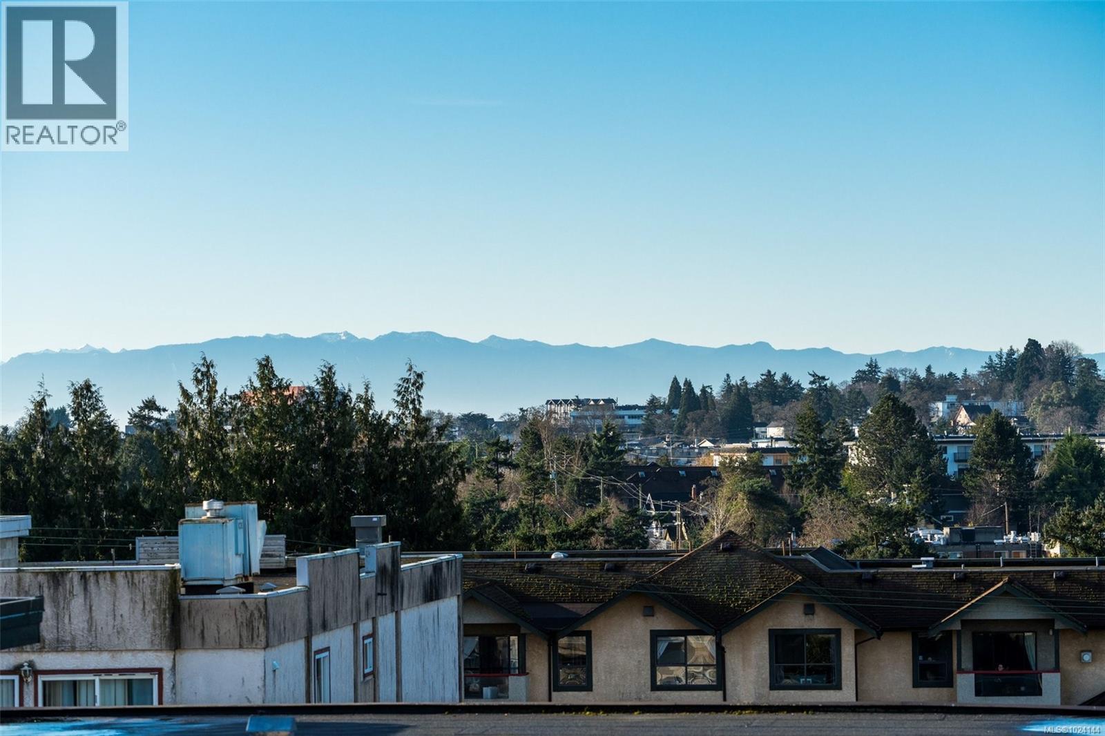 502 2940 Harriet Road, Saanich