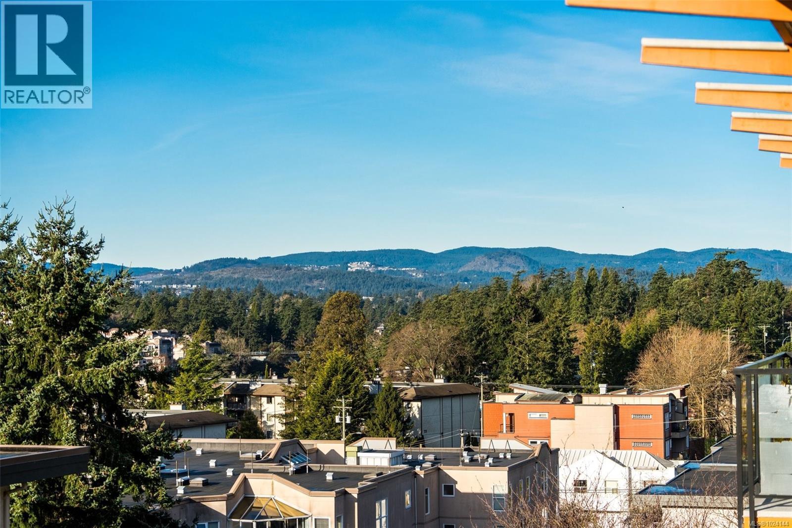 502 2940 Harriet Road, Saanich