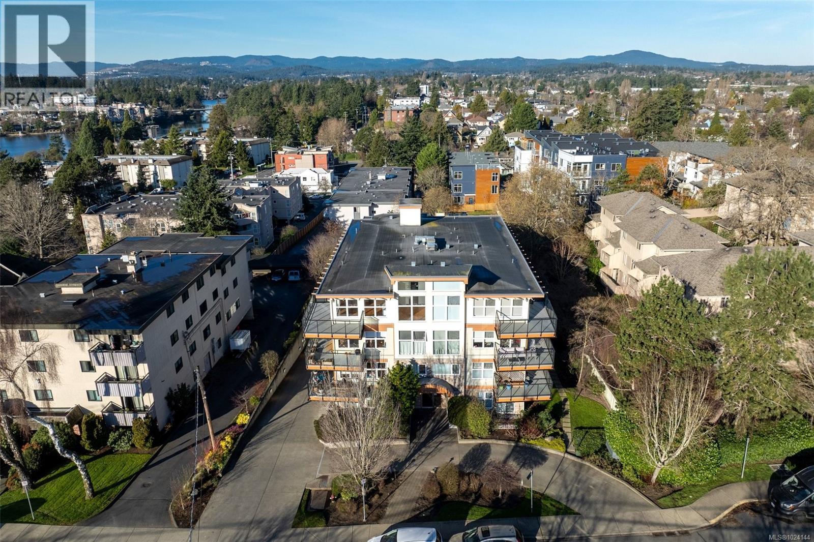 502 2940 Harriet Road, Saanich