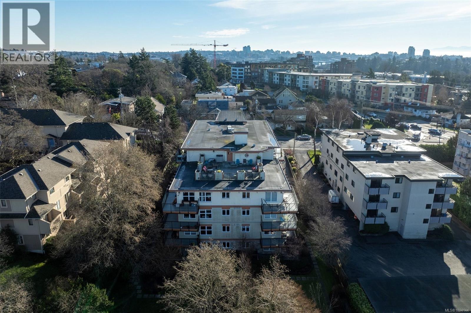 502 2940 Harriet Road, Saanich