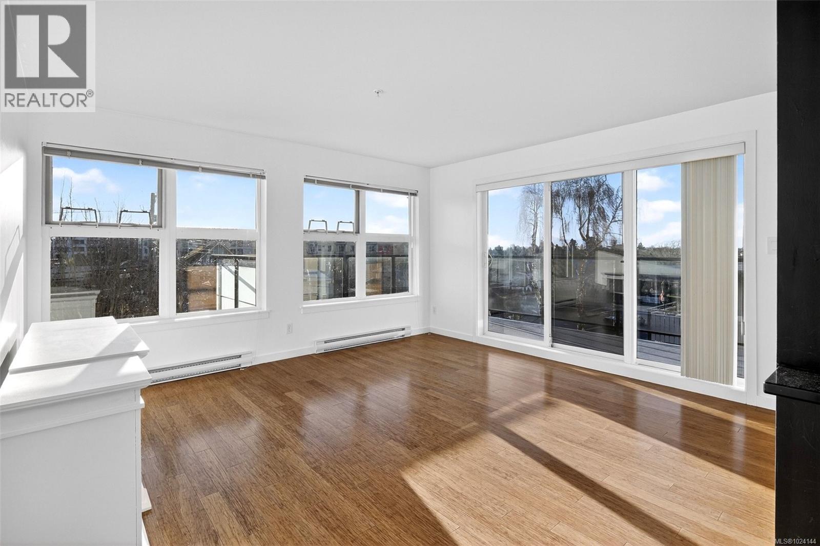 502 2940 Harriet Road, Saanich