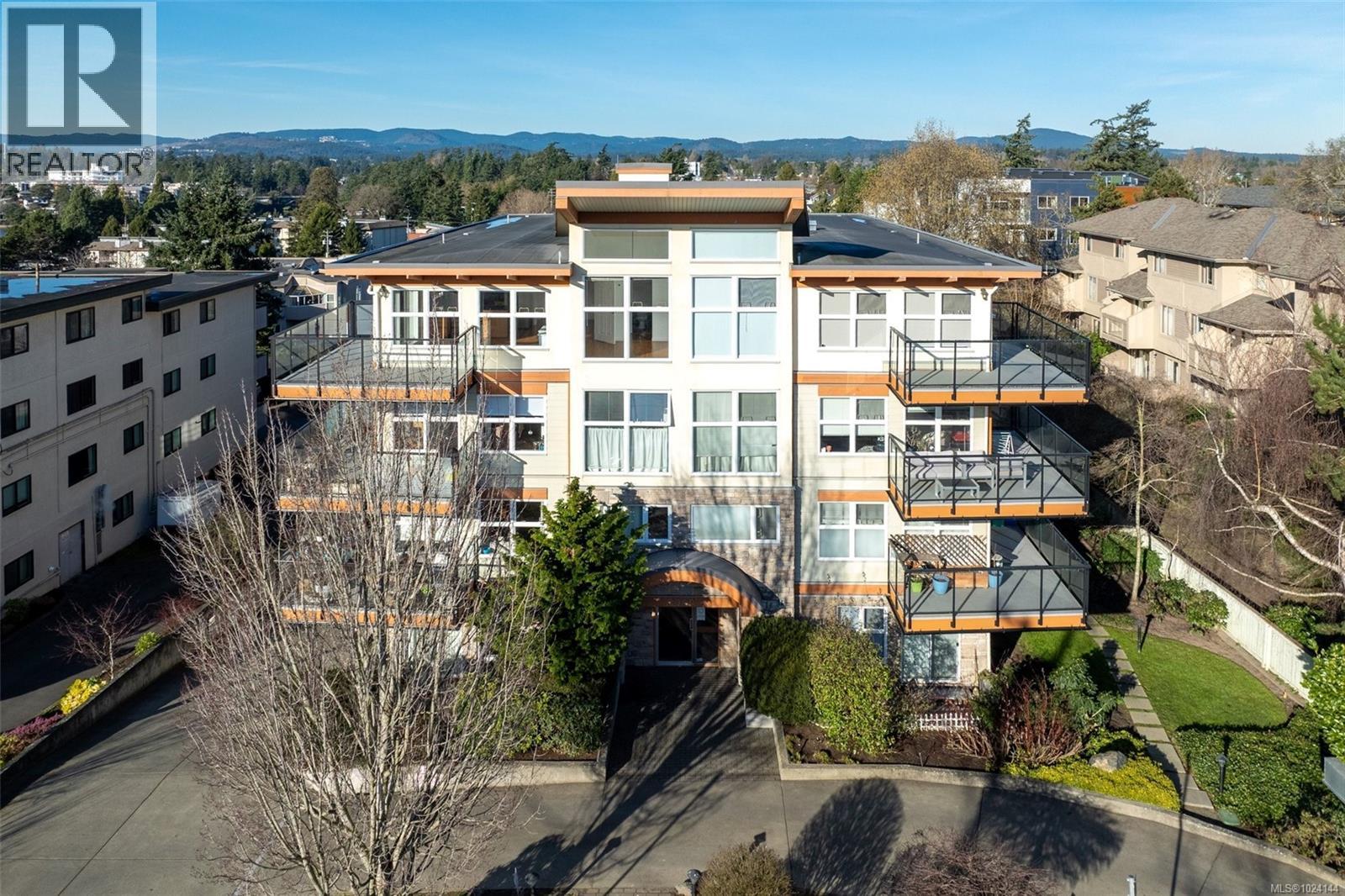 502 2940 Harriet Road, Saanich