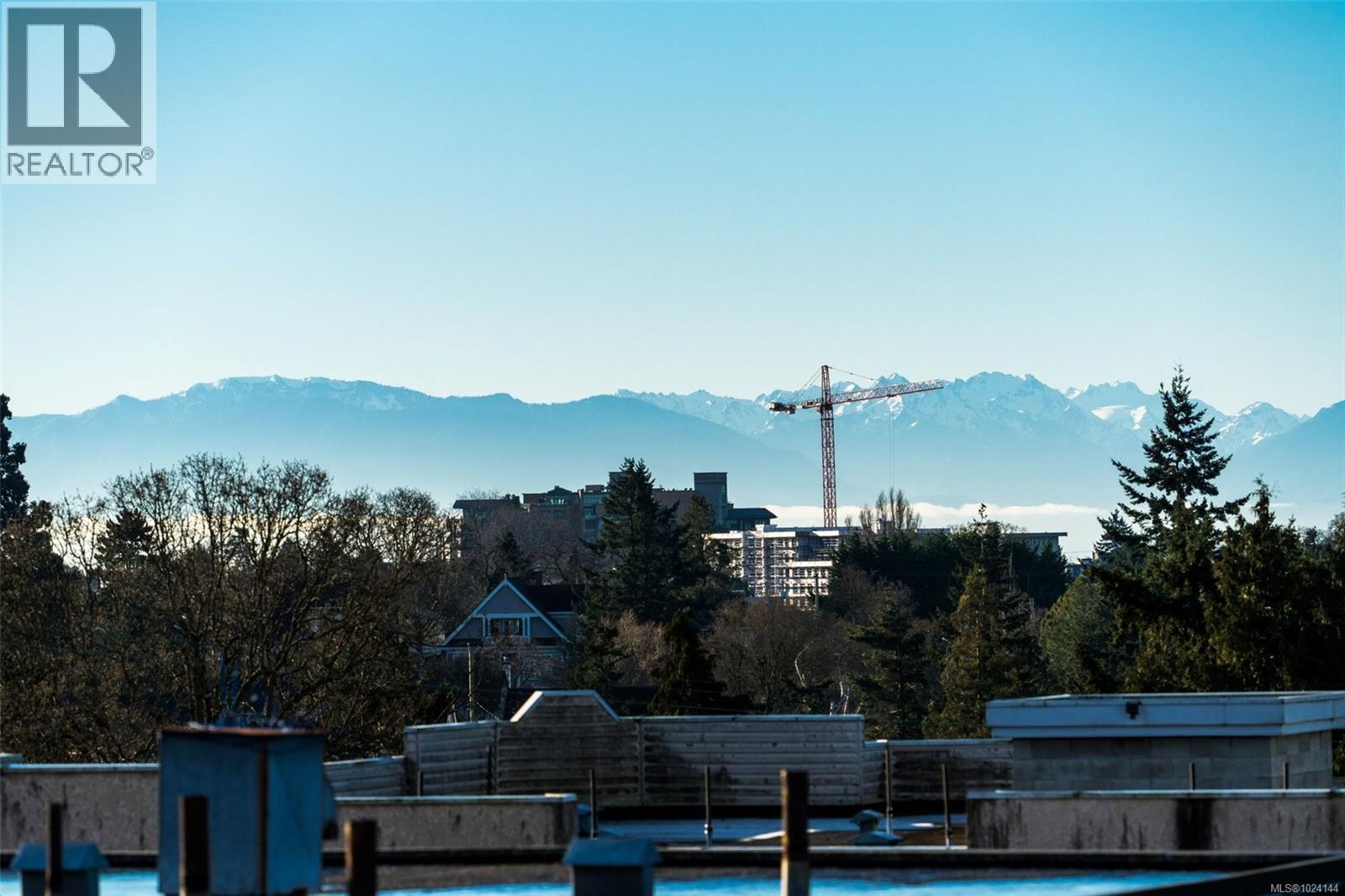 502 2940 Harriet Road, Saanich