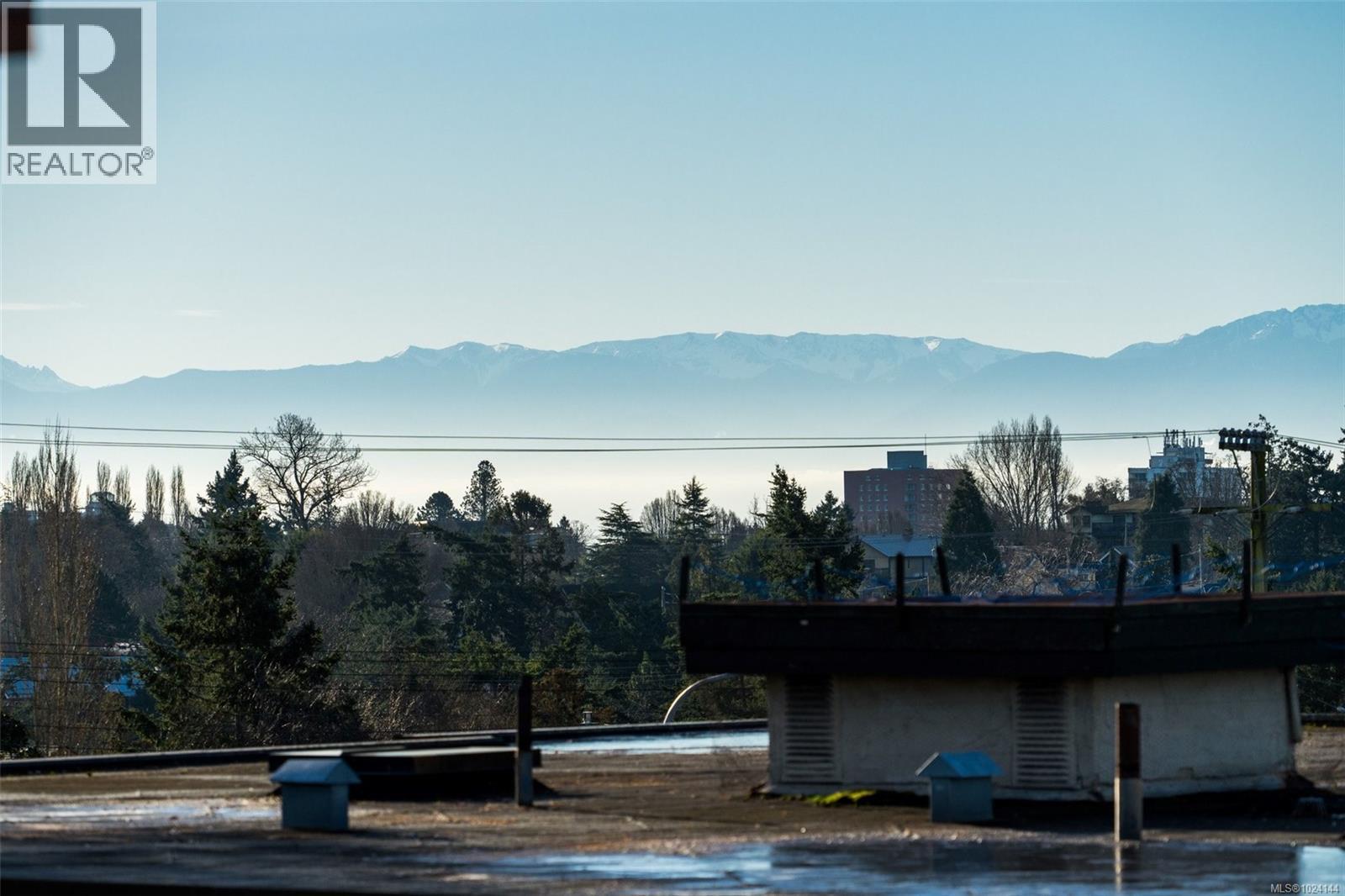 502 2940 Harriet Road, Saanich