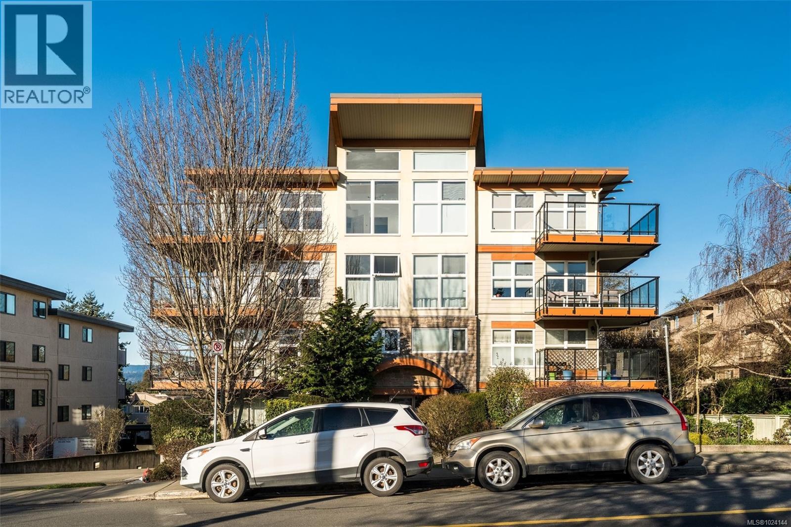 502 2940 Harriet Road, Saanich