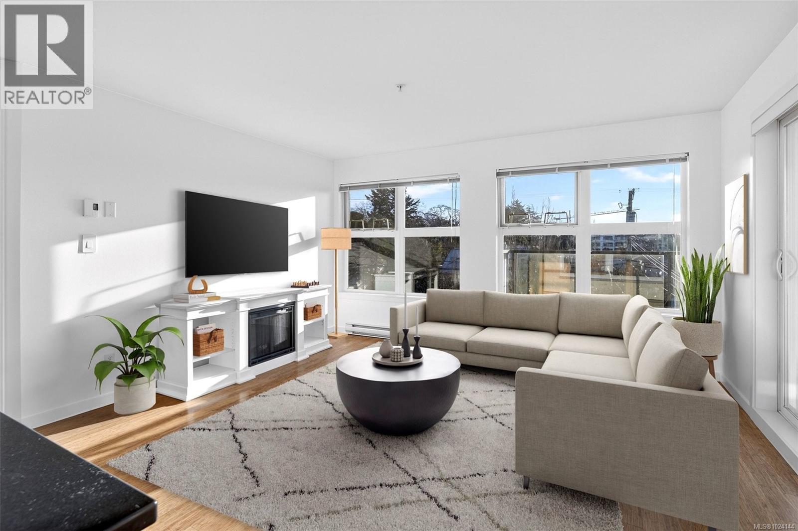 502 2940 Harriet Road, Saanich