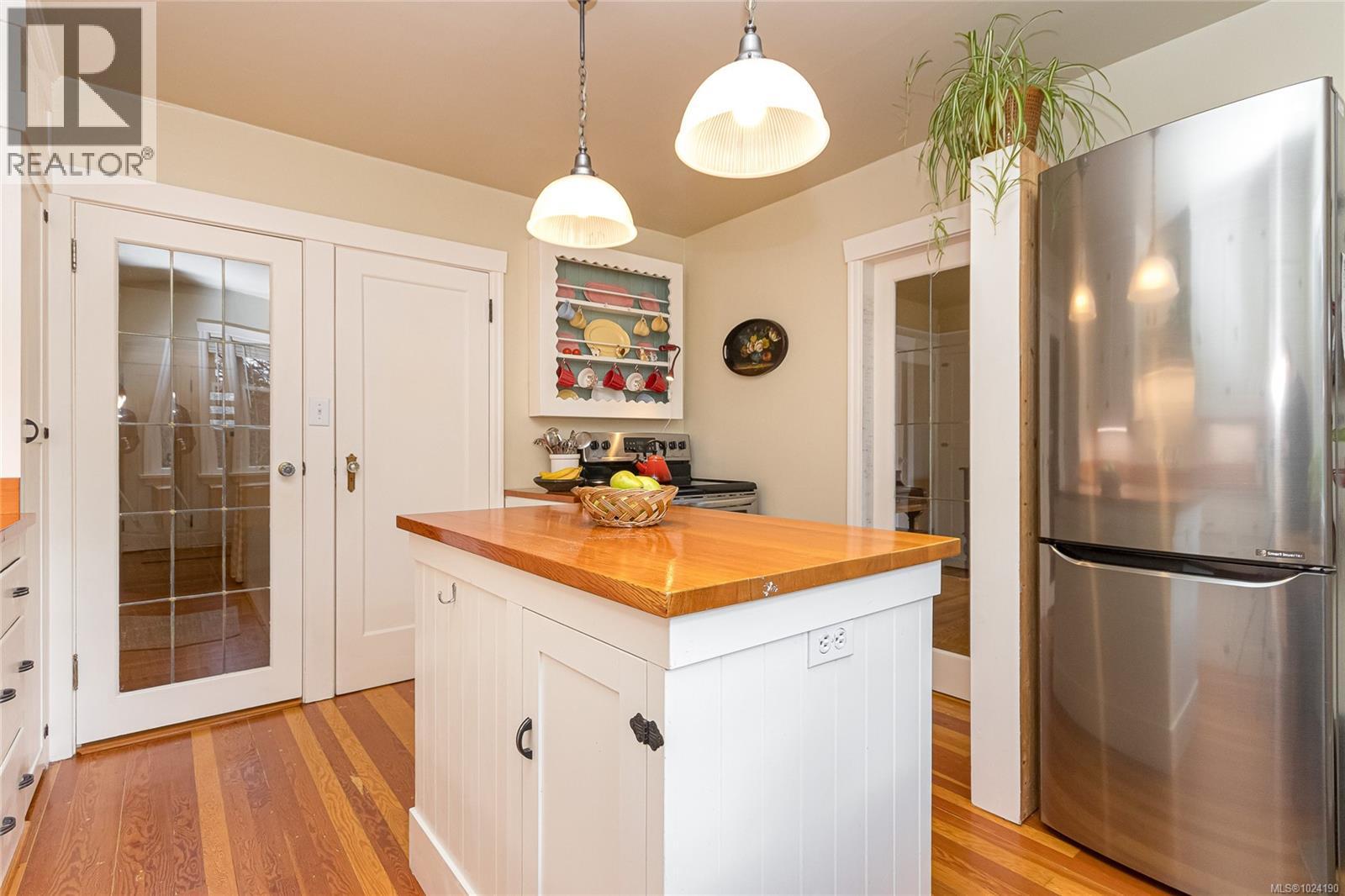 2169 McNeill Ave, Oak Bay