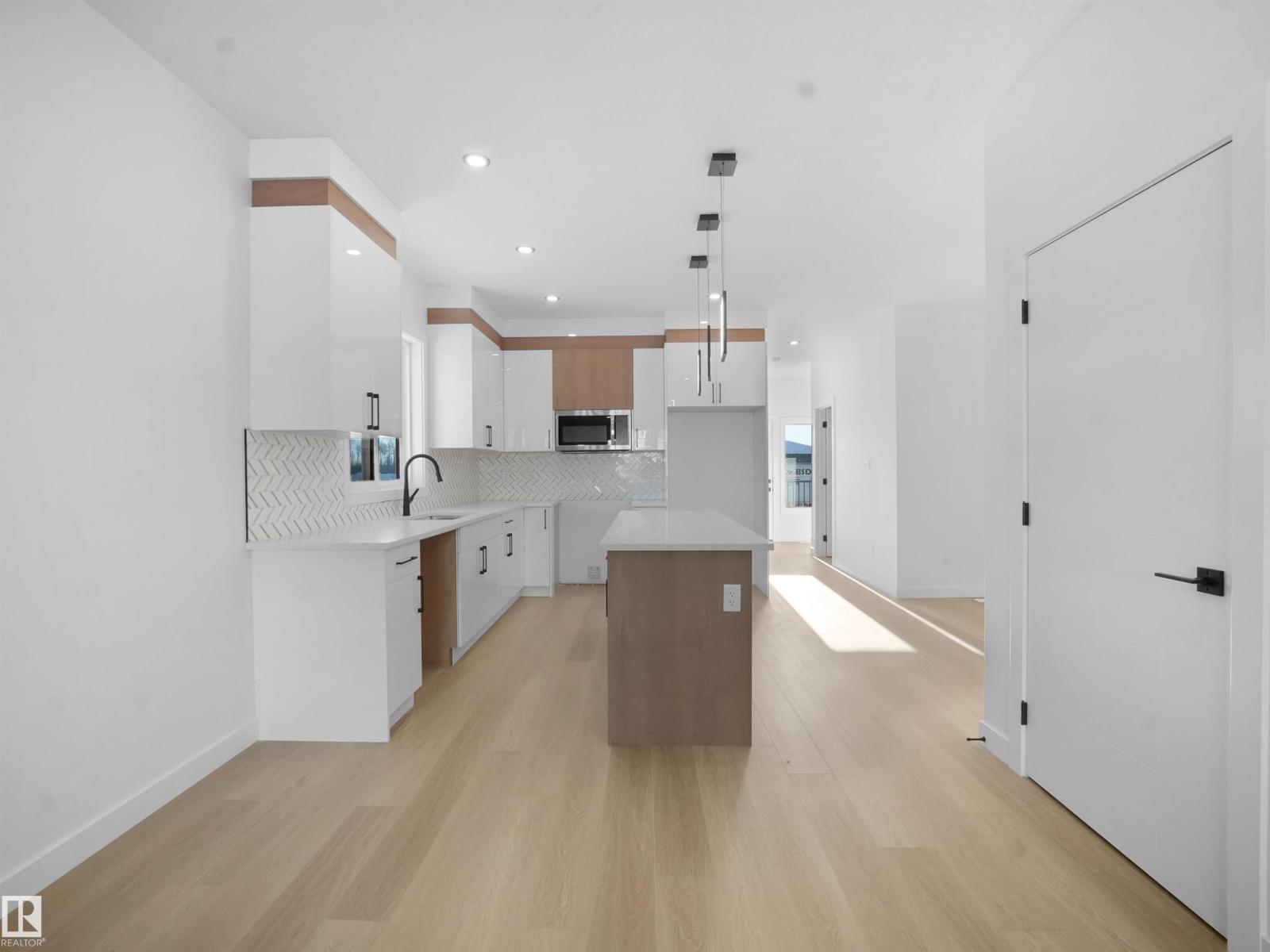 334 ROBERTS WD, Leduc