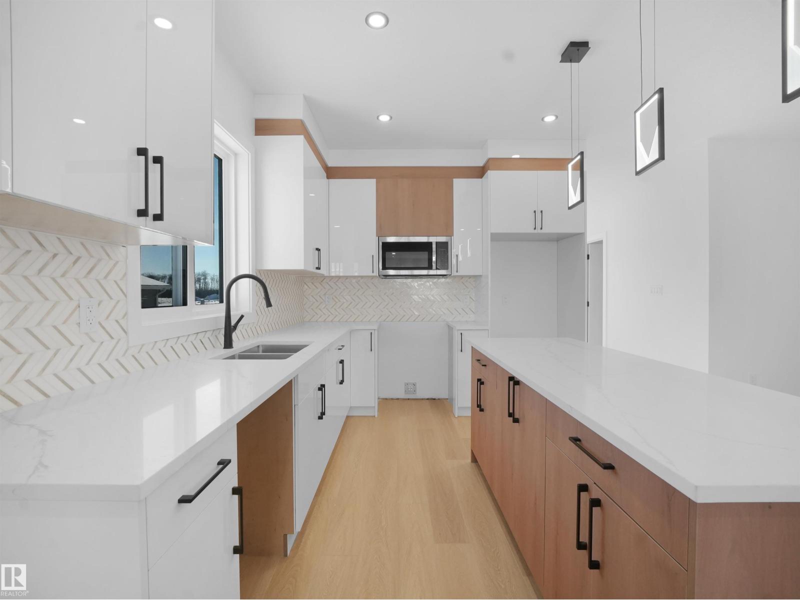 334 ROBERTS WD, Leduc