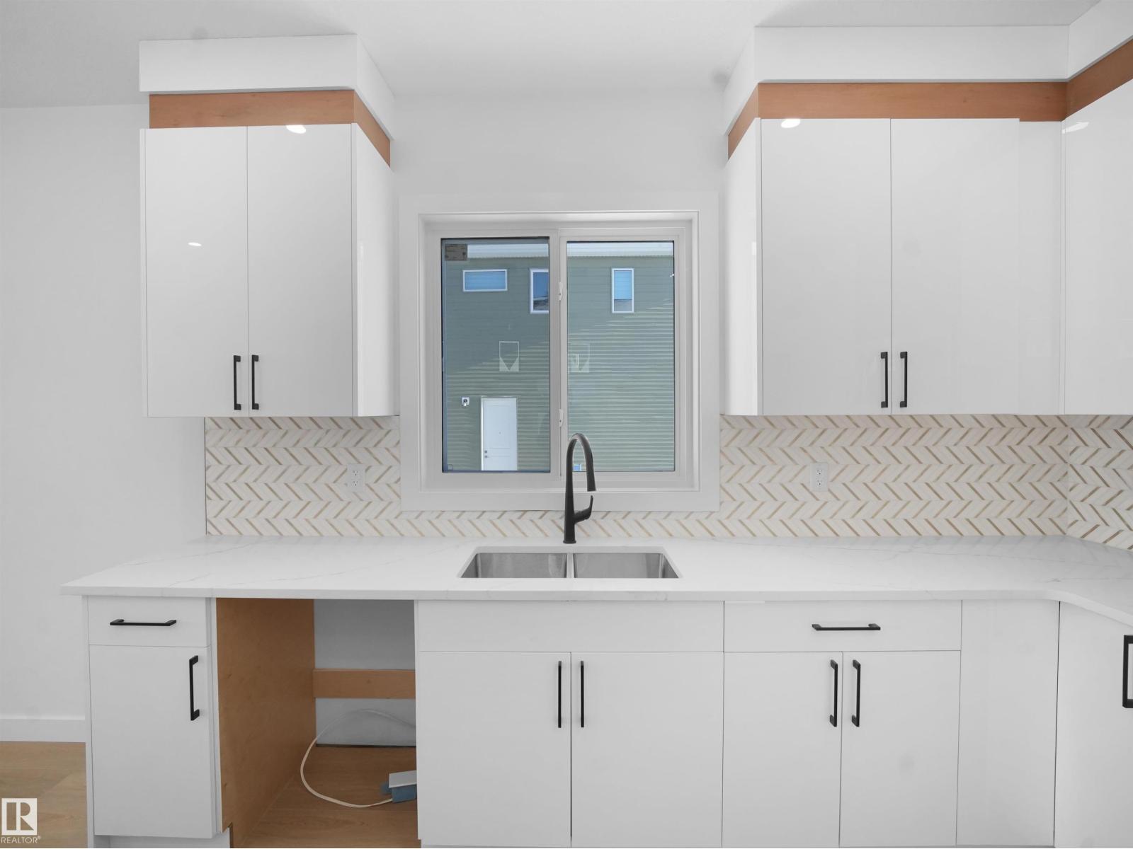 334 ROBERTS WD, Leduc