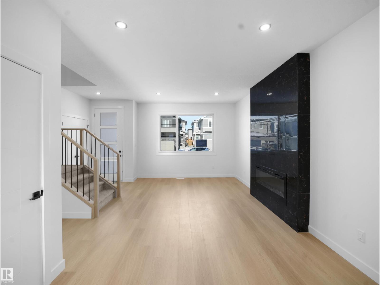 334 ROBERTS WD, Leduc