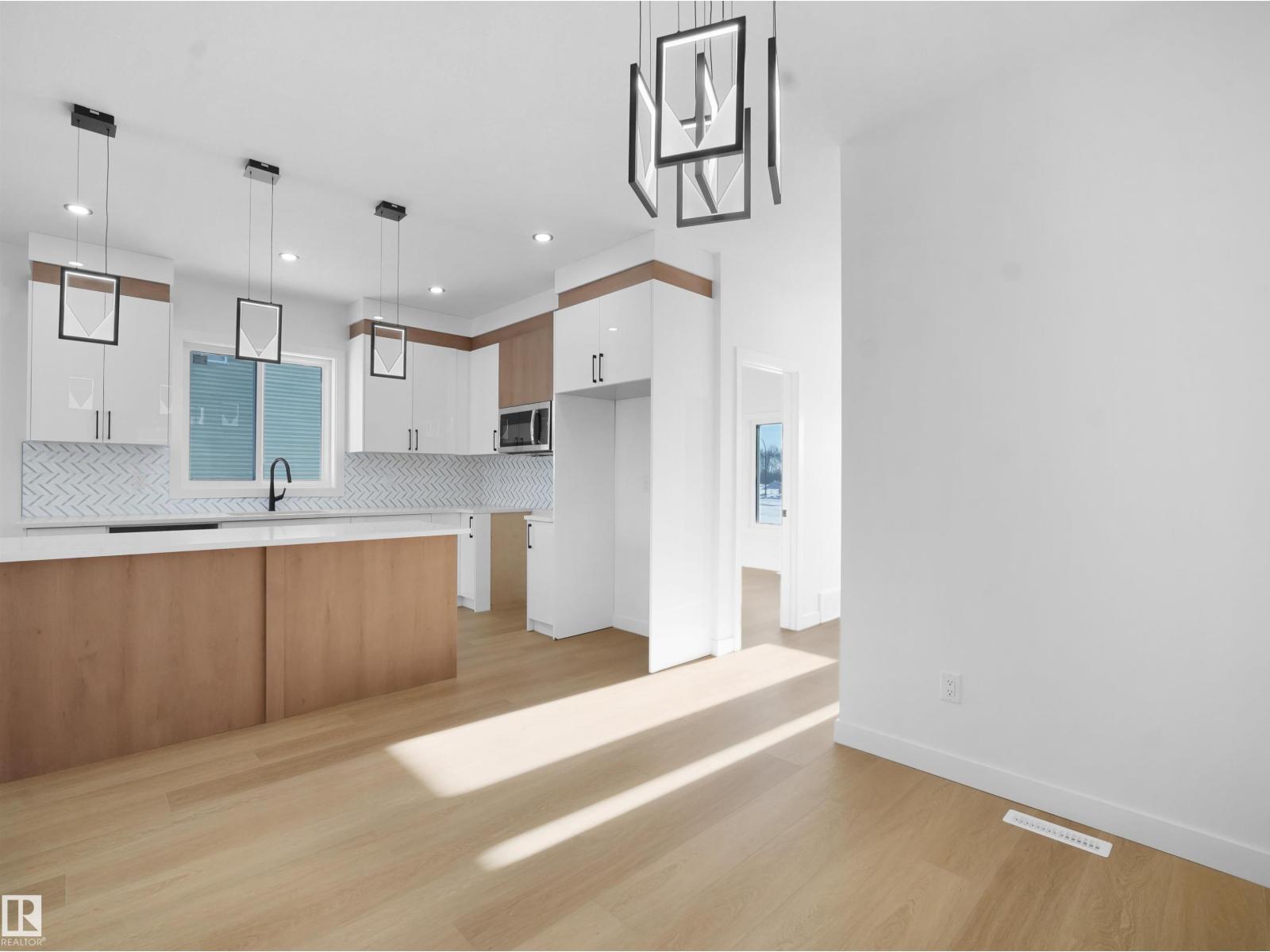 334 ROBERTS WD, Leduc