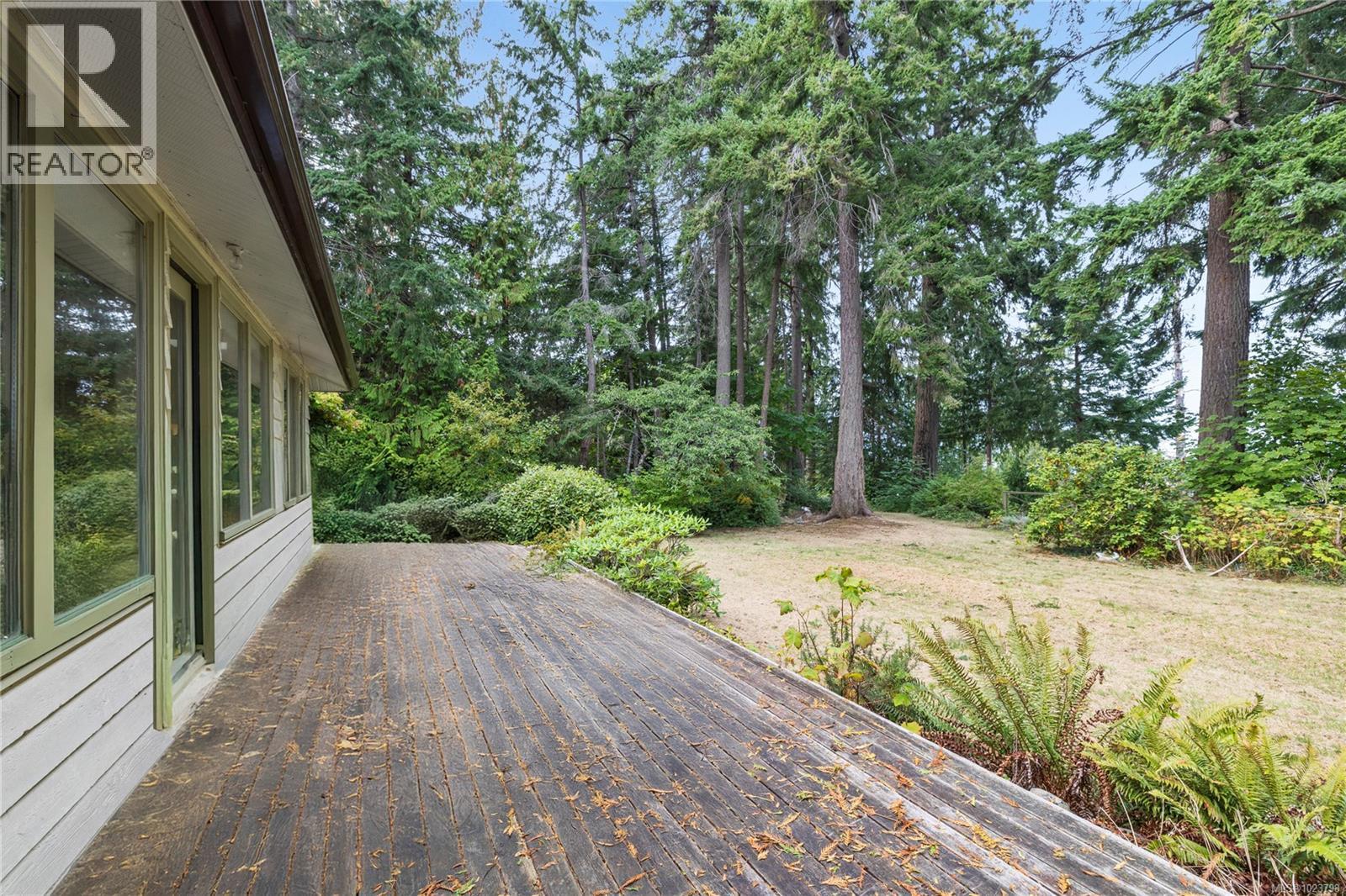 5171 Island Hwy W, Qualicum Beach